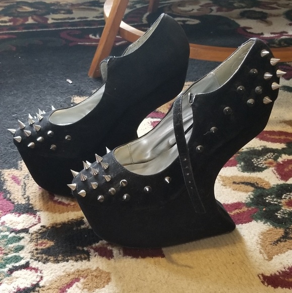 Bumper Shoes - Black Heeless spiked platform heels